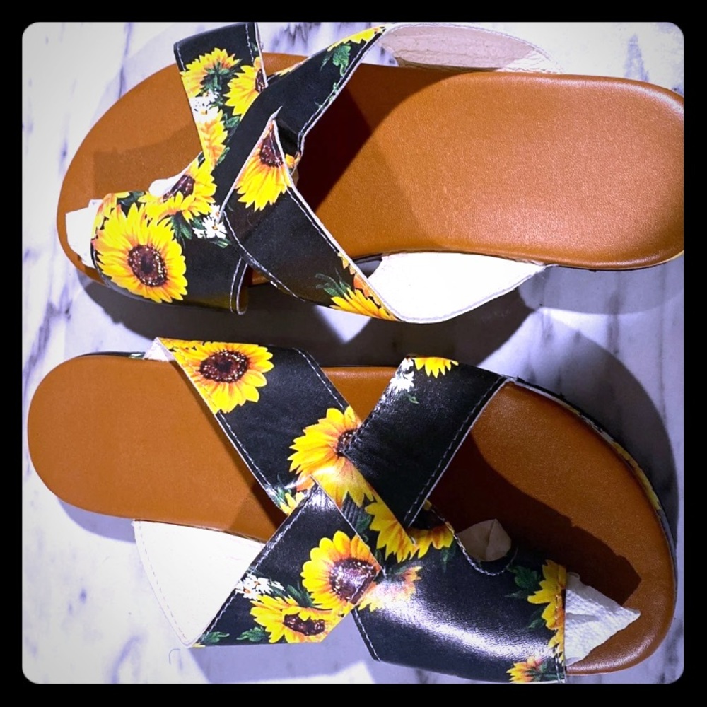 Pair of brand new sunflower sandals 😍🌻